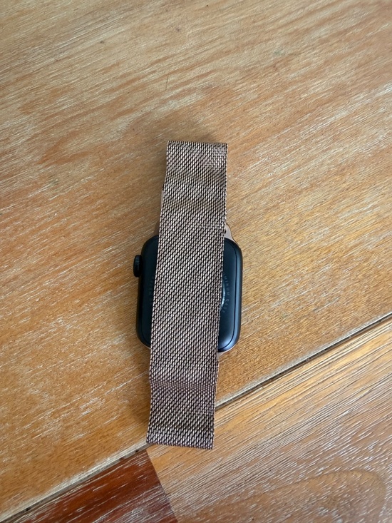 Apple Watch SE GPS, 40mm Midnight Aluminum Case with Gold Milanese Loop